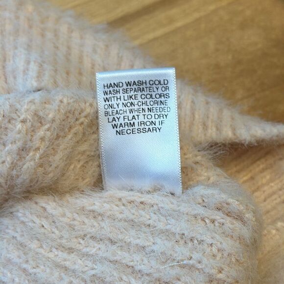 Chelsea and violet pink ruffle sweater - Picture 5 of 6